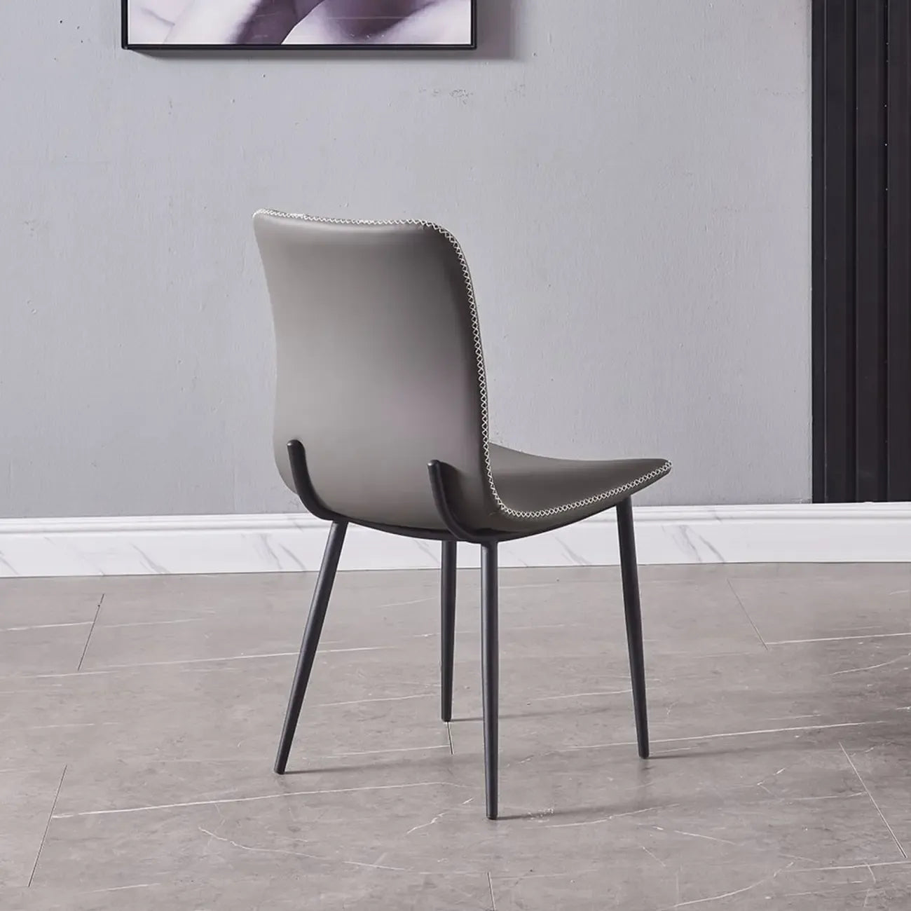 Chaise de salle à manger moderne sans accoudoirs, en similicuir gris et pieds en métal