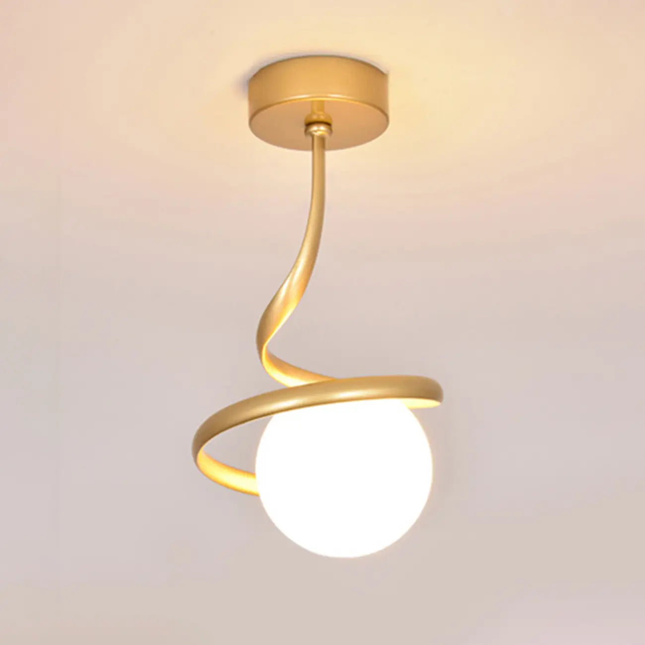 Mini plafonnier LED créatif pour une élégance au salon