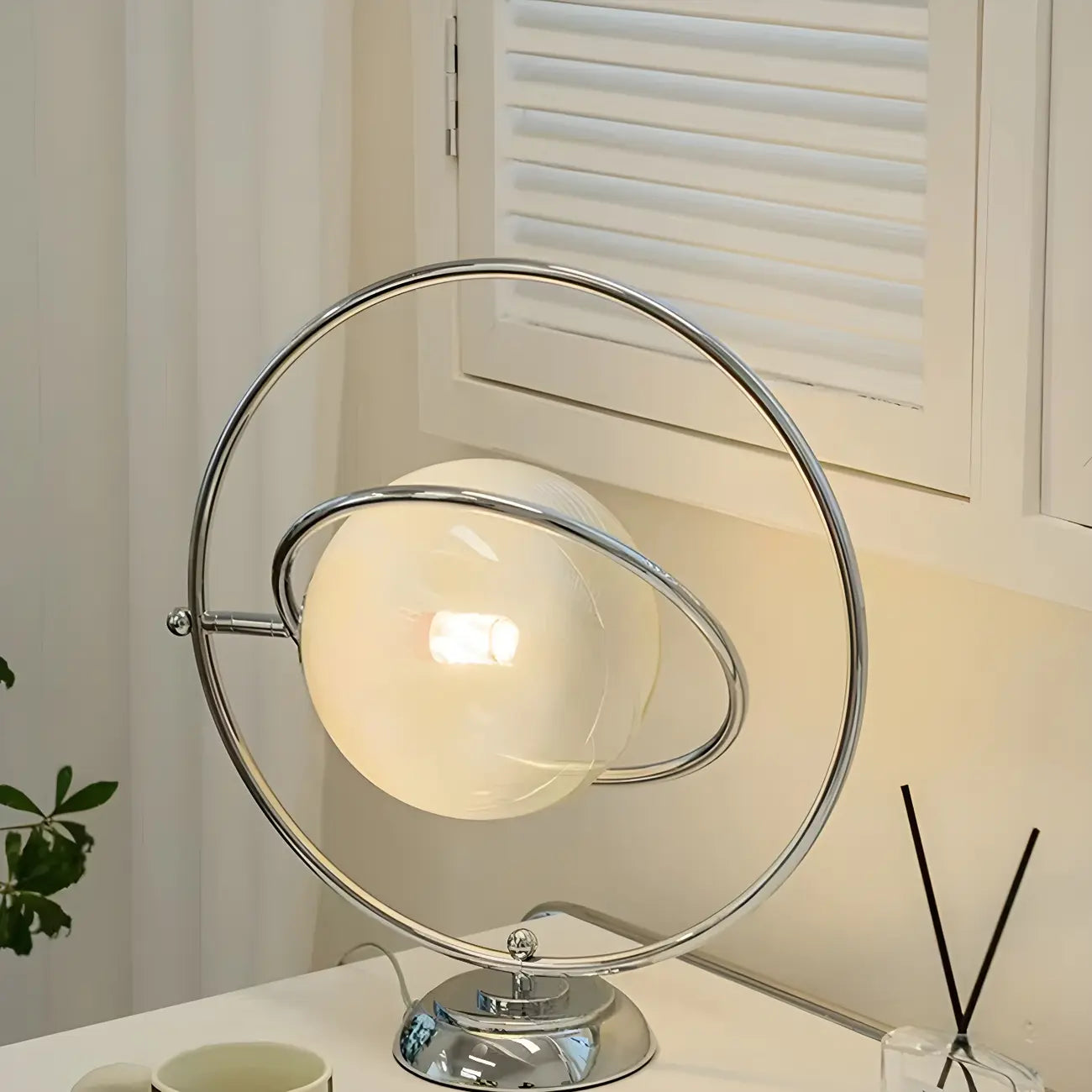 Lampada da tavolo in vetro Art Déco con base in argento per il soggiorno