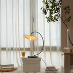 Lampe de table arquée en fer blanc au style contemporain pour salon