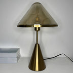 Lampe de bureau moderne dorée avec abat-jour conique en verre pour salon