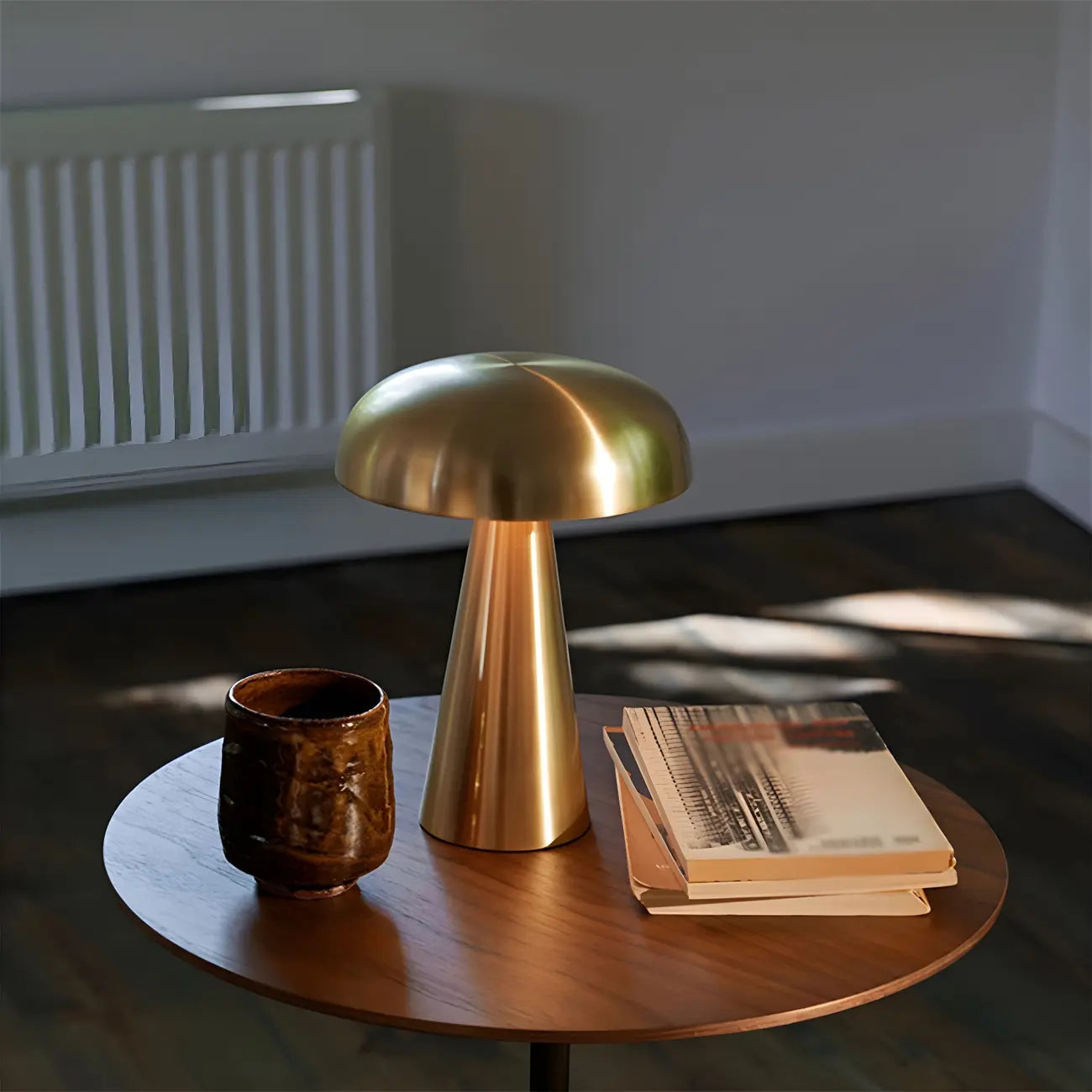 Lampe de table contemporaine en laiton rechargeable pour la maison