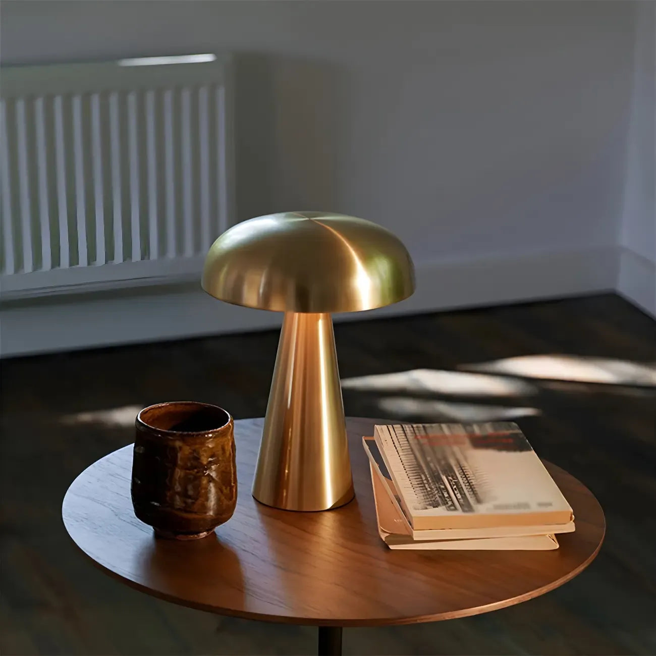 Lampe de table contemporaine en laiton rechargeable pour la maison
