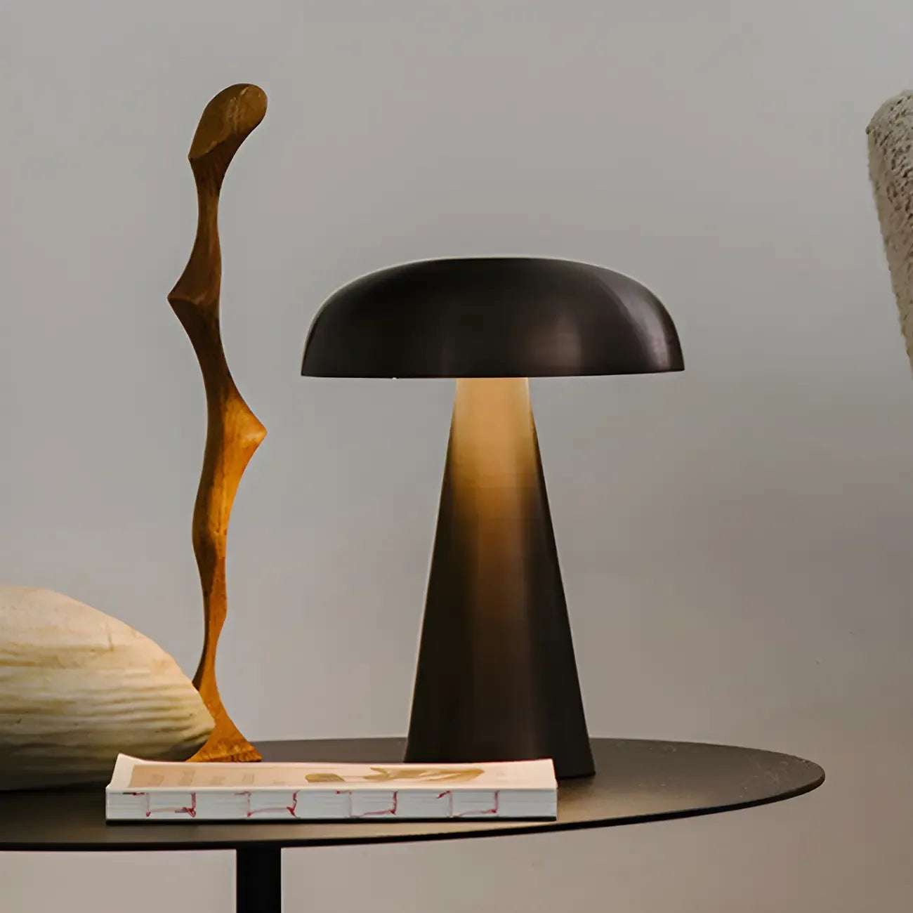 Lampe de table contemporaine en laiton rechargeable pour la maison