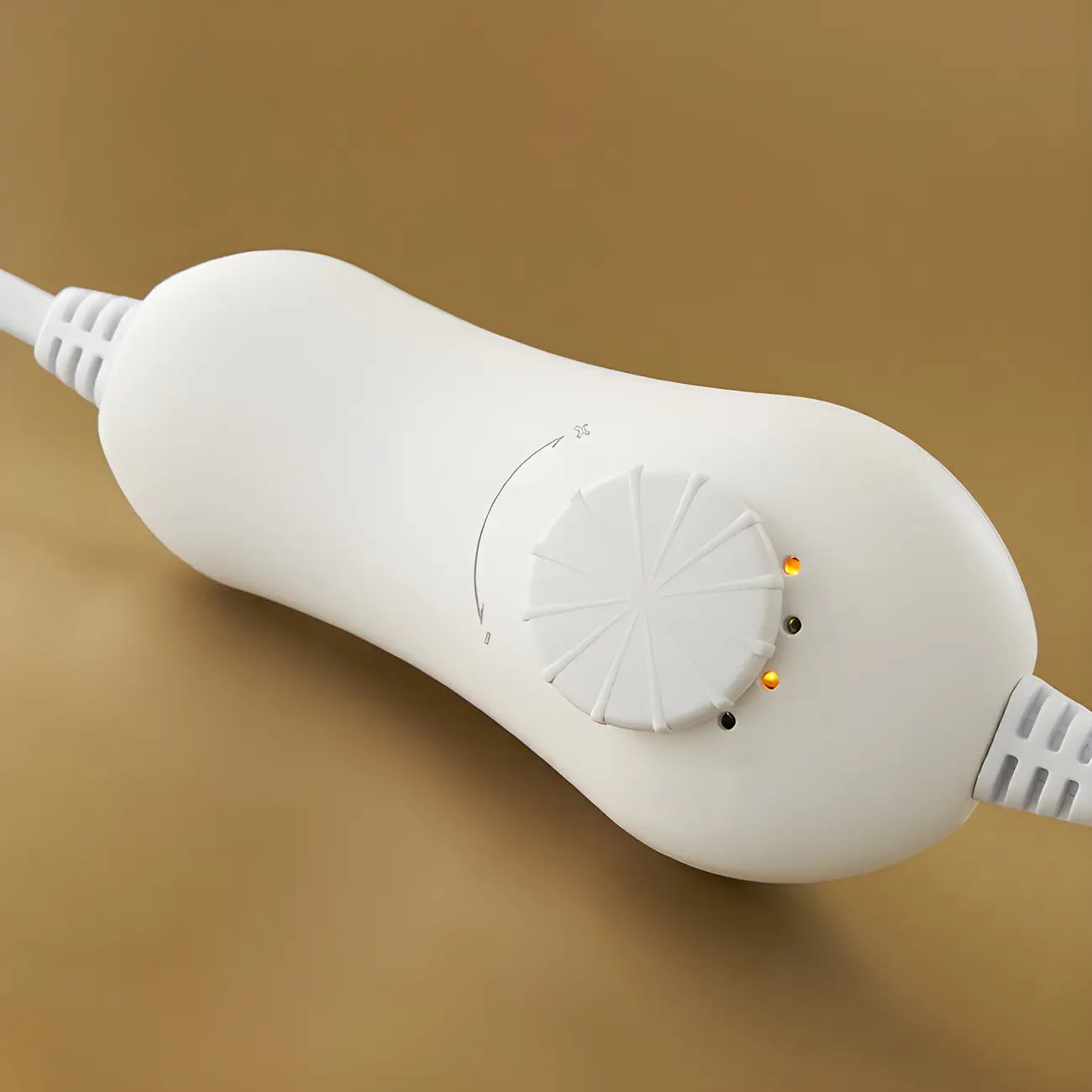 Lampe de table moderne en métal noir et verre avec socle porte-gobelet