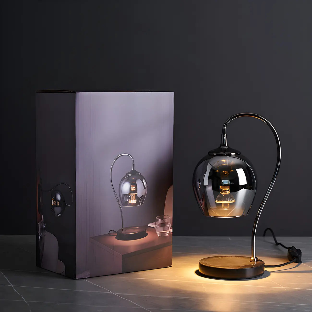 Lampe de table moderne en métal noir et verre avec socle porte-gobelet