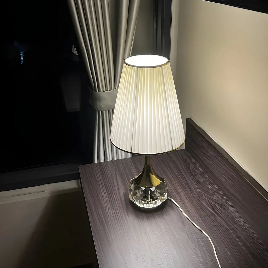 Lampe de table élégante en cristal avec abat-jour plissé pour salon