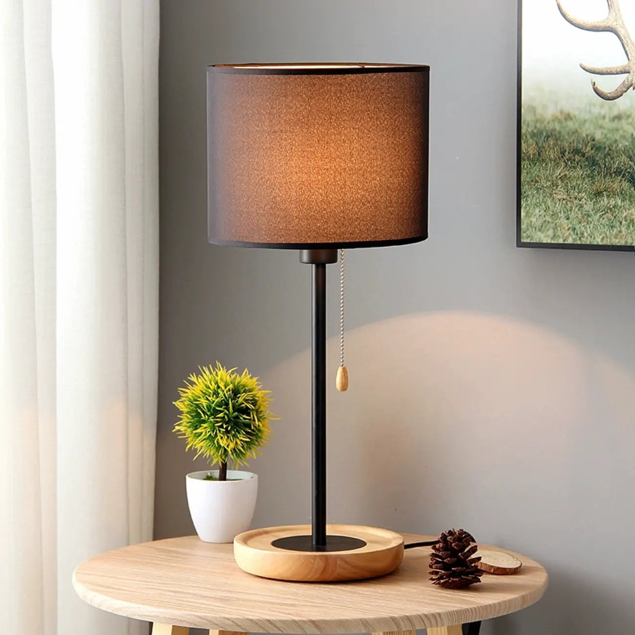 Lampe de table géométrique moderne avec interrupteur à tirette pour usage résidentiel