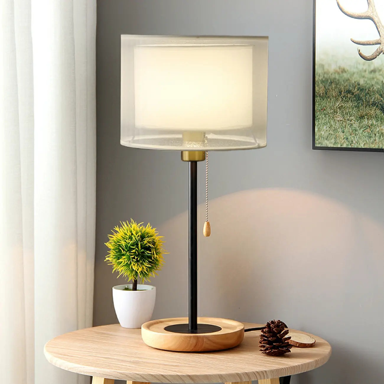 Lampe de table géométrique moderne avec interrupteur à tirette pour usage résidentiel