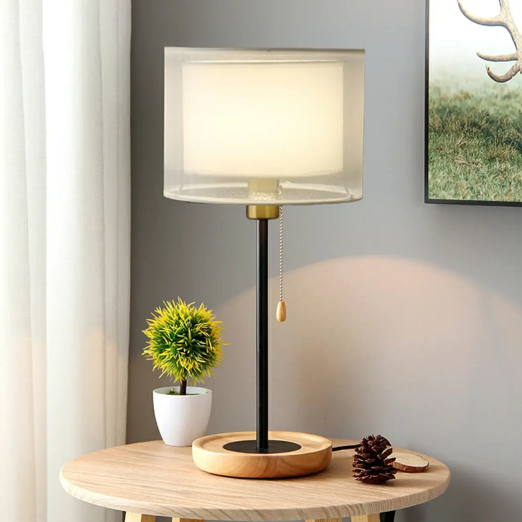 Lampe de table géométrique moderne avec interrupteur à tirette pour usage résidentiel