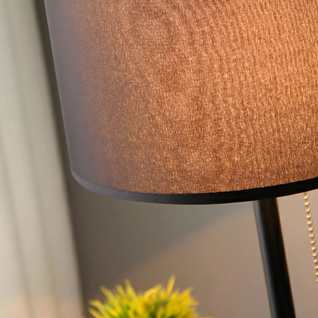 Lampe de table géométrique moderne avec interrupteur à tirette pour usage résidentiel