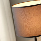 Lampe de table géométrique moderne avec interrupteur à tirette pour usage résidentiel