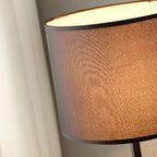 Lampe de table géométrique moderne avec interrupteur à tirette pour usage résidentiel