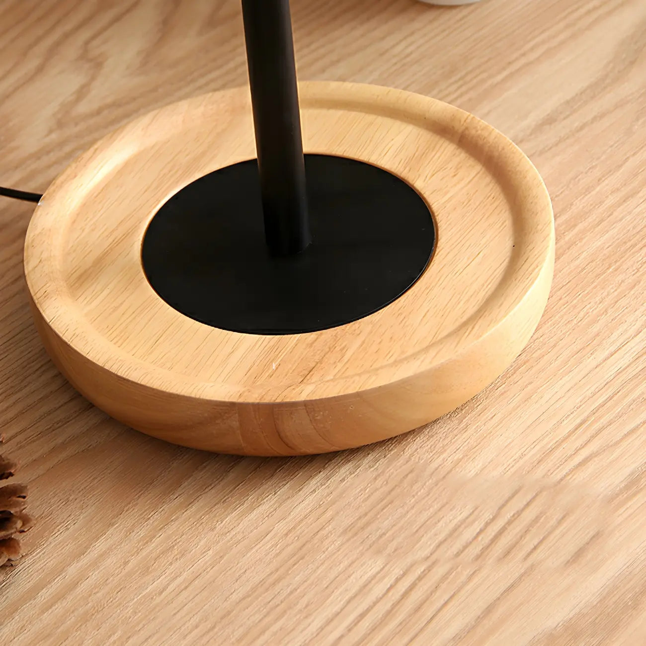Lampe de table géométrique moderne avec interrupteur à tirette pour usage résidentiel