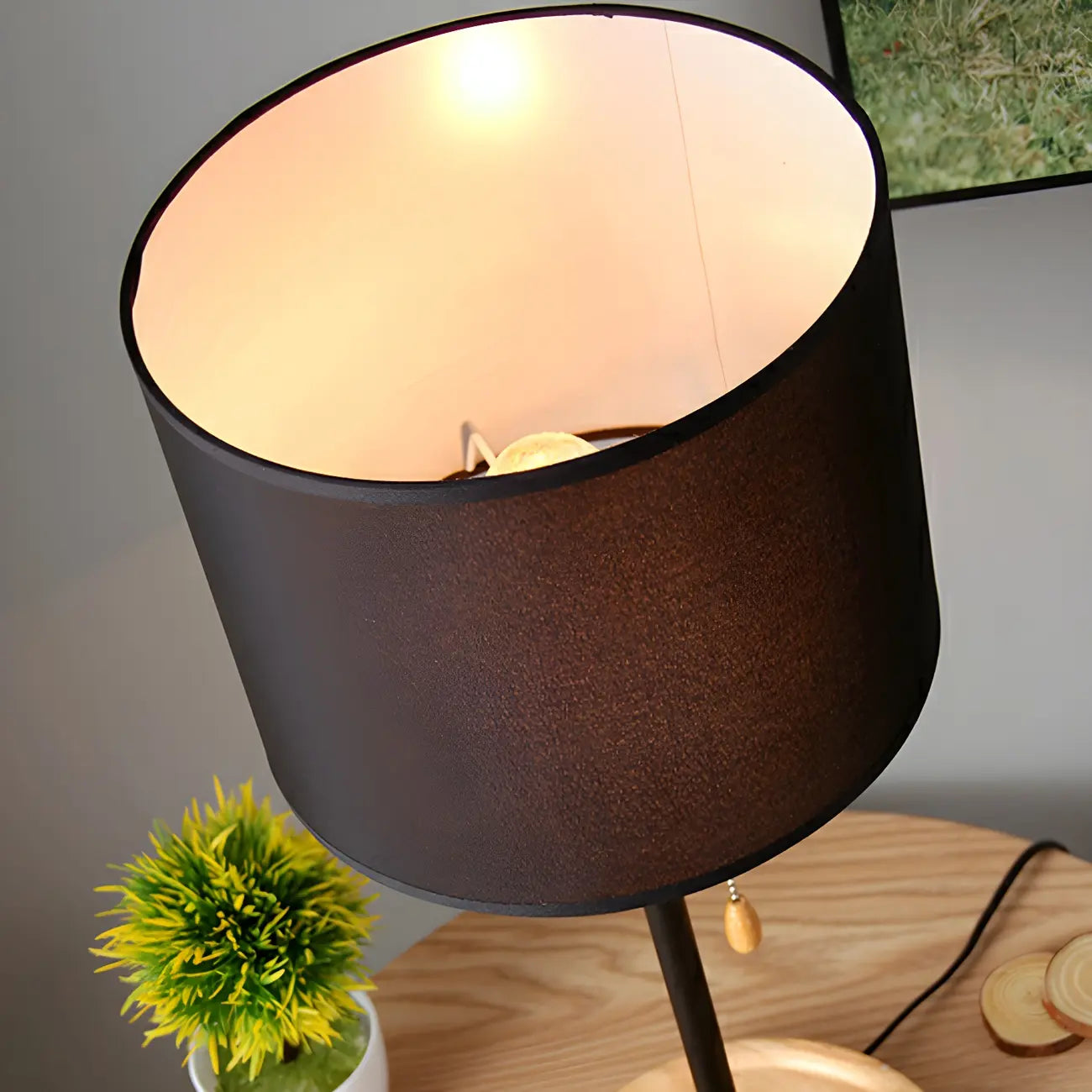Lampe de table géométrique moderne avec interrupteur à tirette pour usage résidentiel