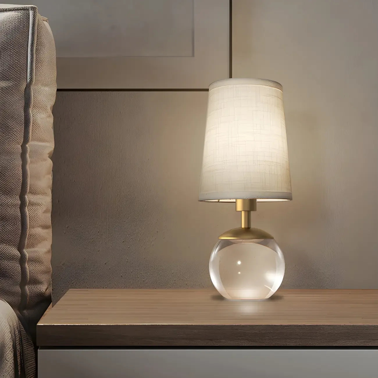 Lampe de chevet élégante en verre transparent, abat-jour géométrique blanc