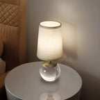 Lampe de chevet élégante en verre transparent, abat-jour géométrique blanc