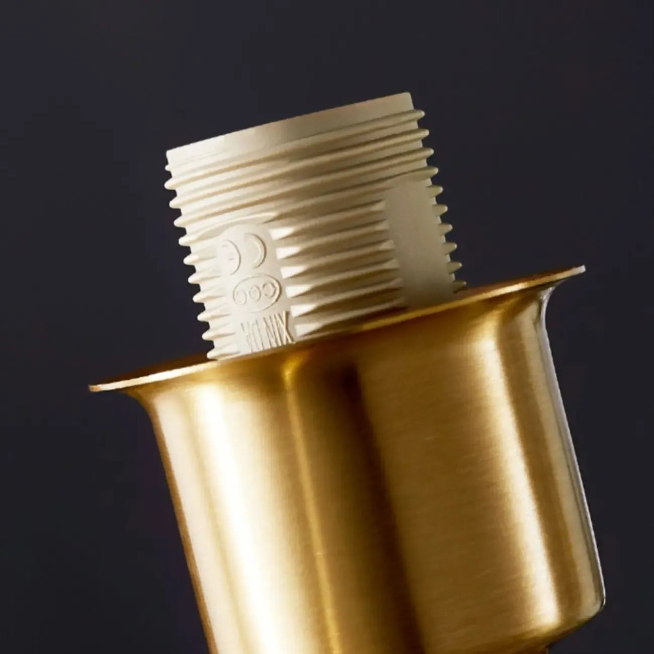 Plafonnier semi-encastré géométrique moderne pour salon