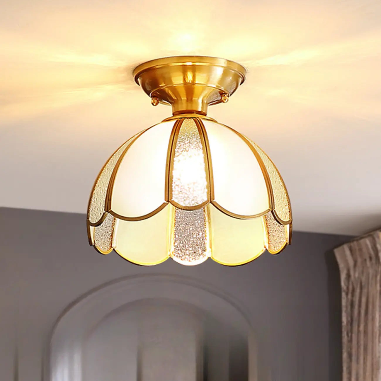 Plafonnier semi-encastré géométrique moderne pour salon