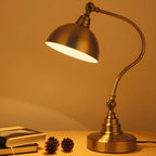 Lampe de table en laiton antique avec abat-jour en forme de bol arqué pour chambre à coucher