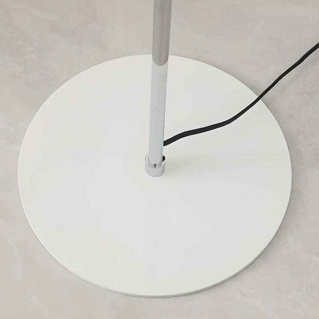 Lampe de table minimaliste géométrique en métal blanc cassé pour chambre à coucher