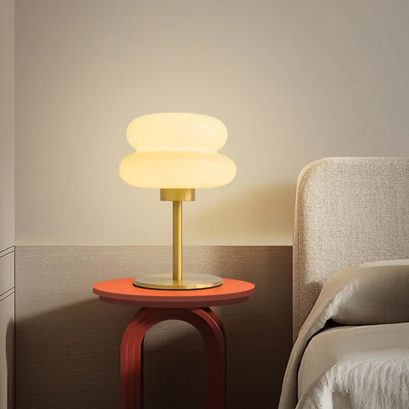 Lampe de table moderne en métal doré, verre et forme géométrique pour chambre à coucher
