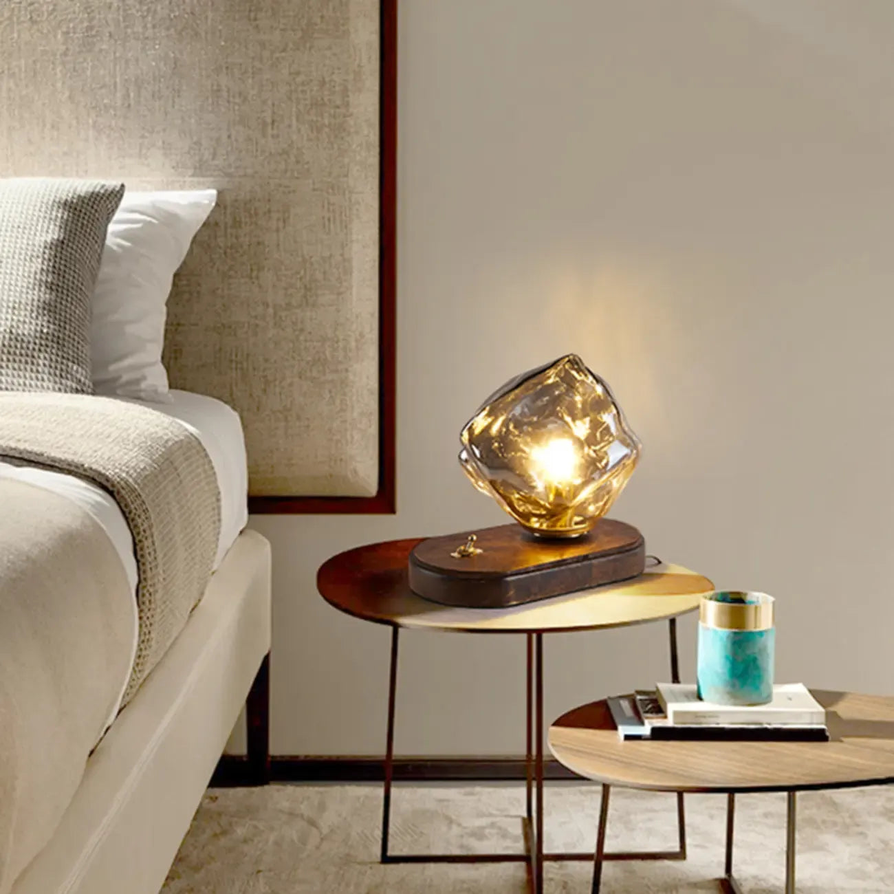 Lampe de table élégante en bois et verre avec pied en verre, à brancher, pour chambre à coucher