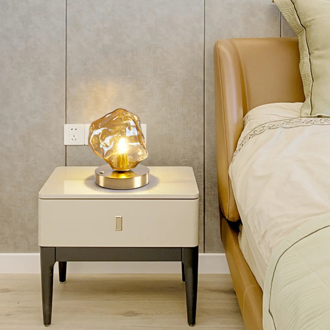 Lampe de table élégante en bois et verre avec pied en verre, à brancher, pour chambre à coucher