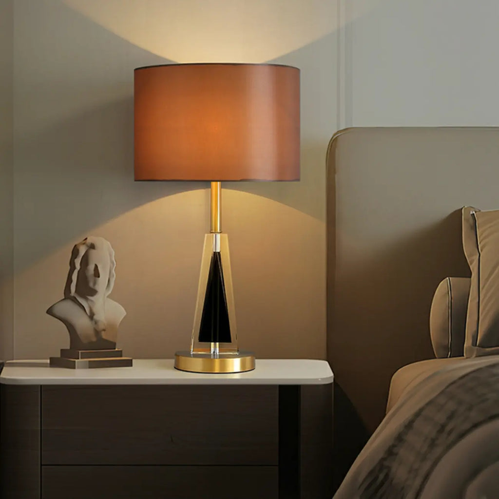 Lampe de table moderne en métal doré avec abat-jour cylindrique