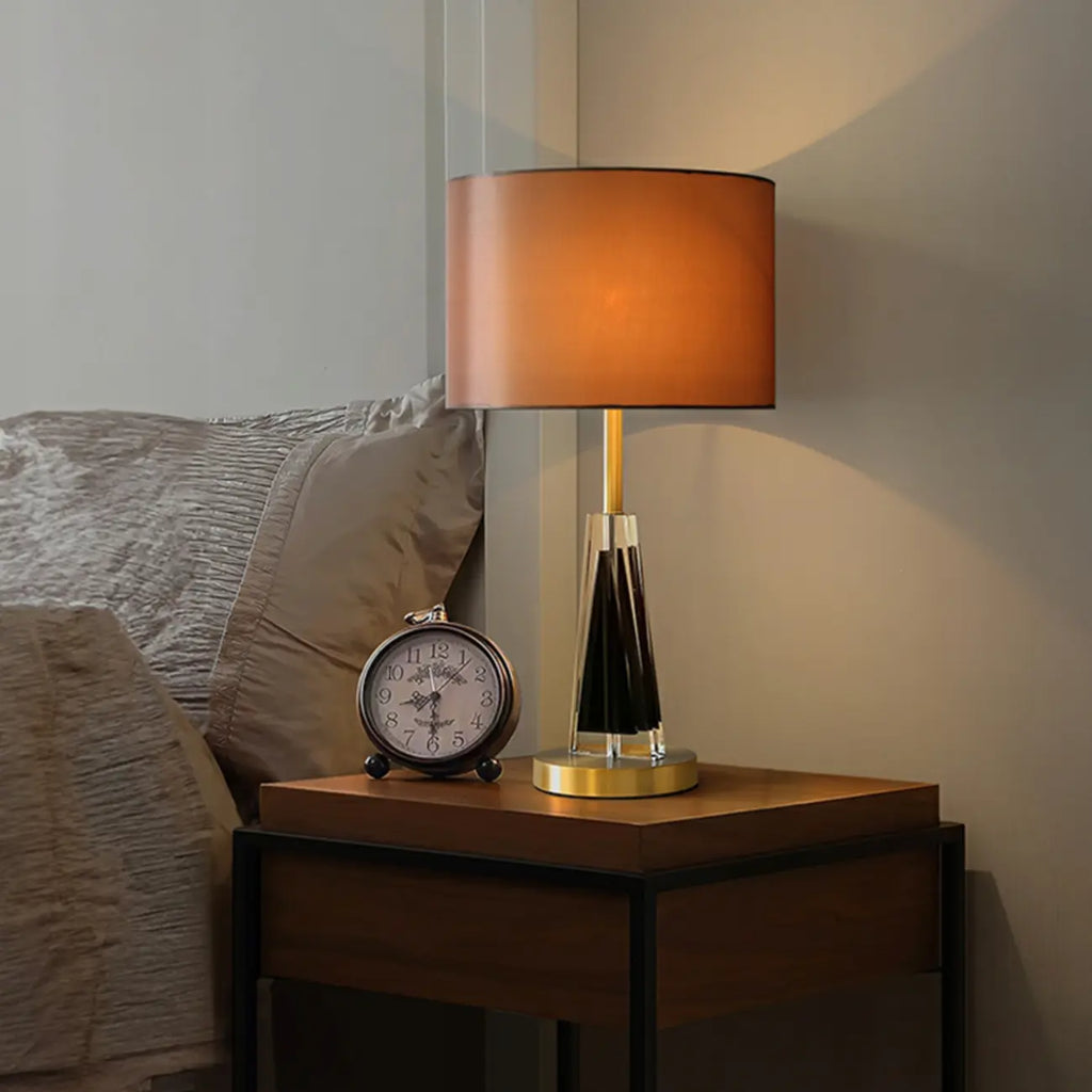 Lampe de table moderne en métal doré avec abat-jour cylindrique