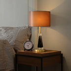 Lampe de table moderne en métal doré avec abat-jour cylindrique