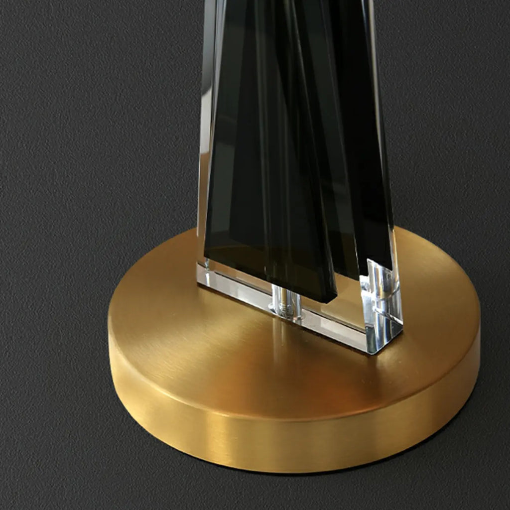 Lampe de table moderne en métal doré avec abat-jour cylindrique