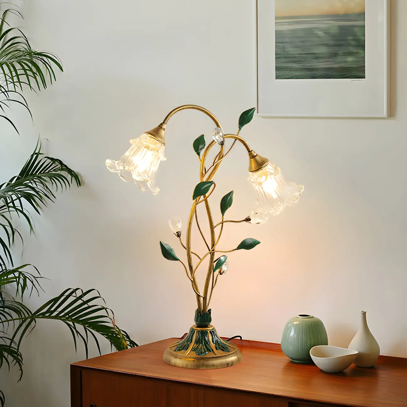 Lampe de table élégante en métal avec abat-jour floral en verre pour usage résidentiel