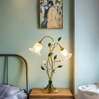Lampe de table élégante en métal avec abat-jour floral en verre pour usage résidentiel