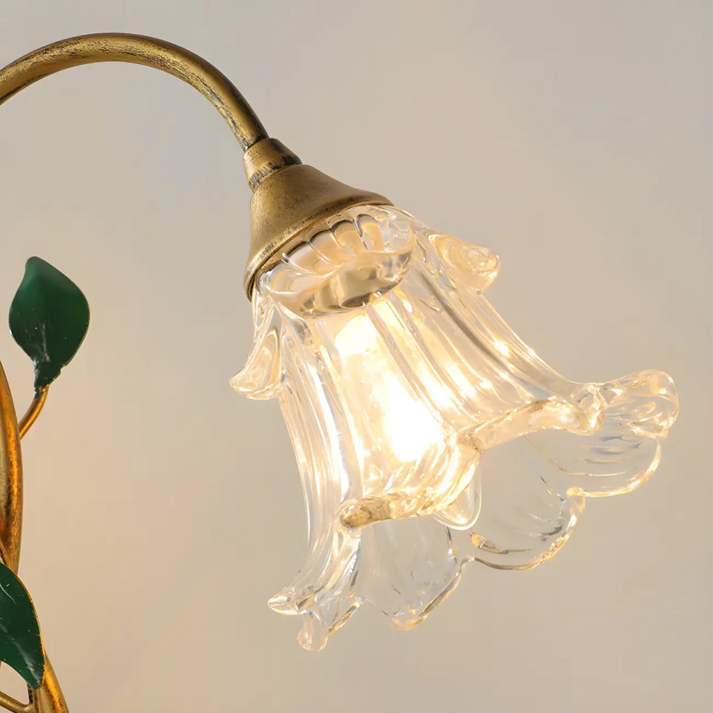 Lampe de table élégante en métal avec abat-jour floral en verre pour usage résidentiel