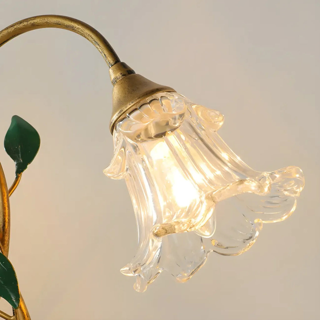 Lampe de table élégante en métal avec abat-jour floral en verre pour usage résidentiel