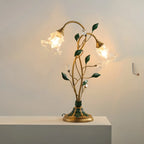 Lampe de table élégante en métal avec abat-jour floral en verre pour usage résidentiel