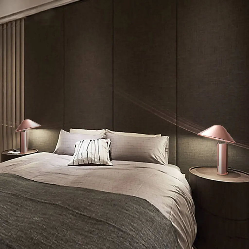 Lampe de table moderne conique en aluminium pour chambre à coucher