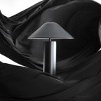 Lampe de table moderne conique en aluminium pour chambre à coucher