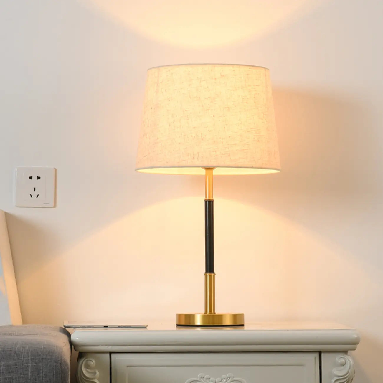 Lampe de table géométrique moderne dorée pour salon