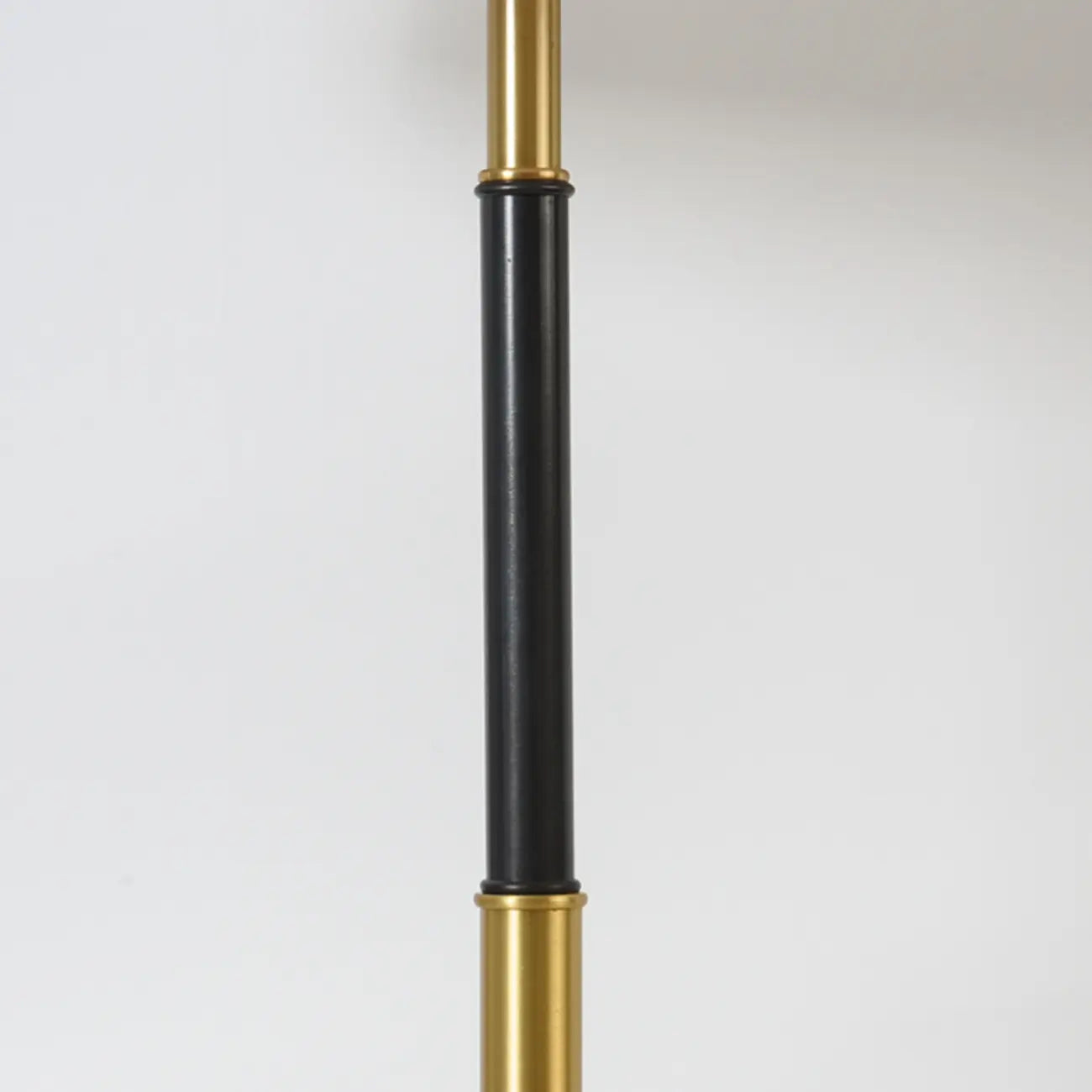 Lampe de table géométrique moderne dorée pour salon