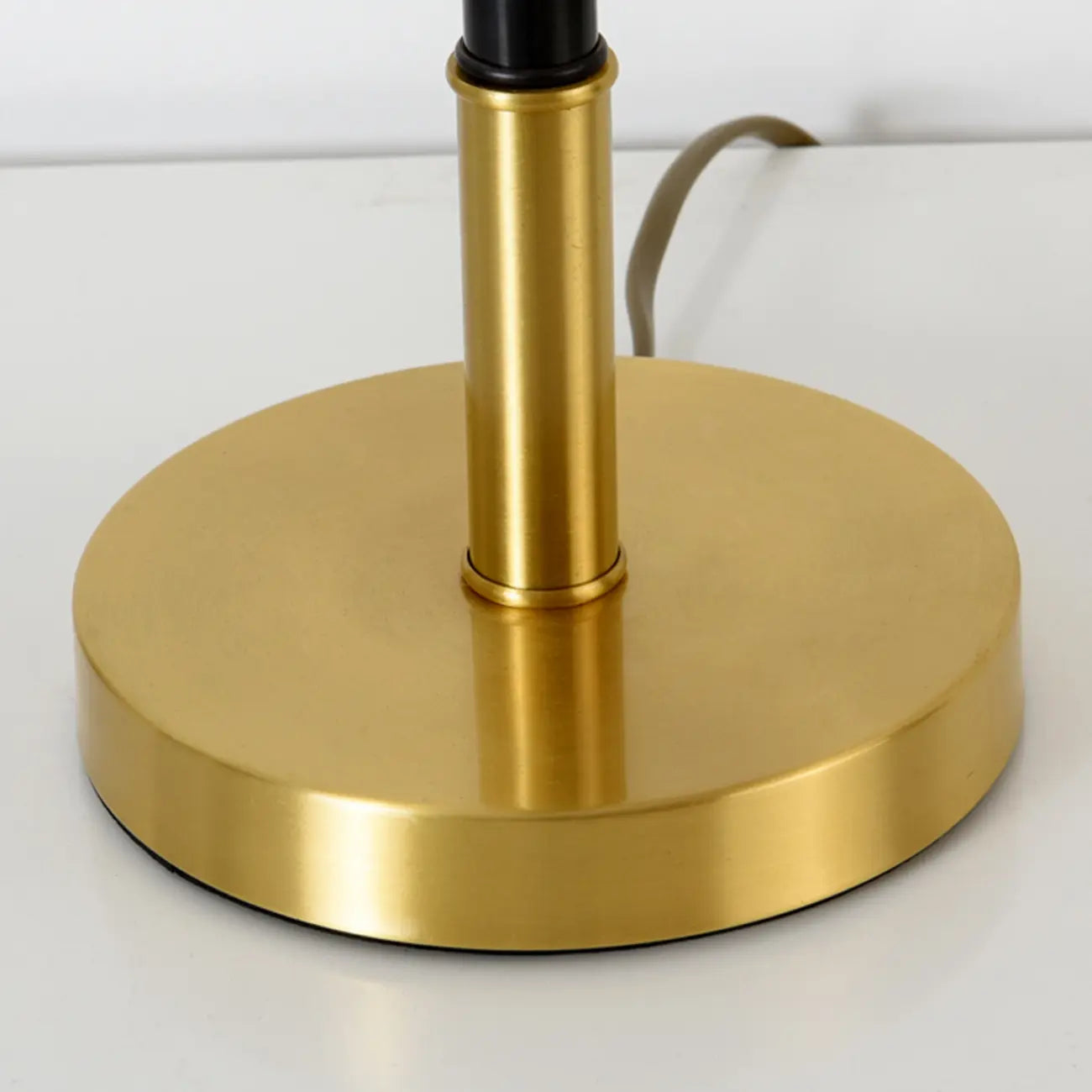 Lampe de table géométrique moderne dorée pour salon