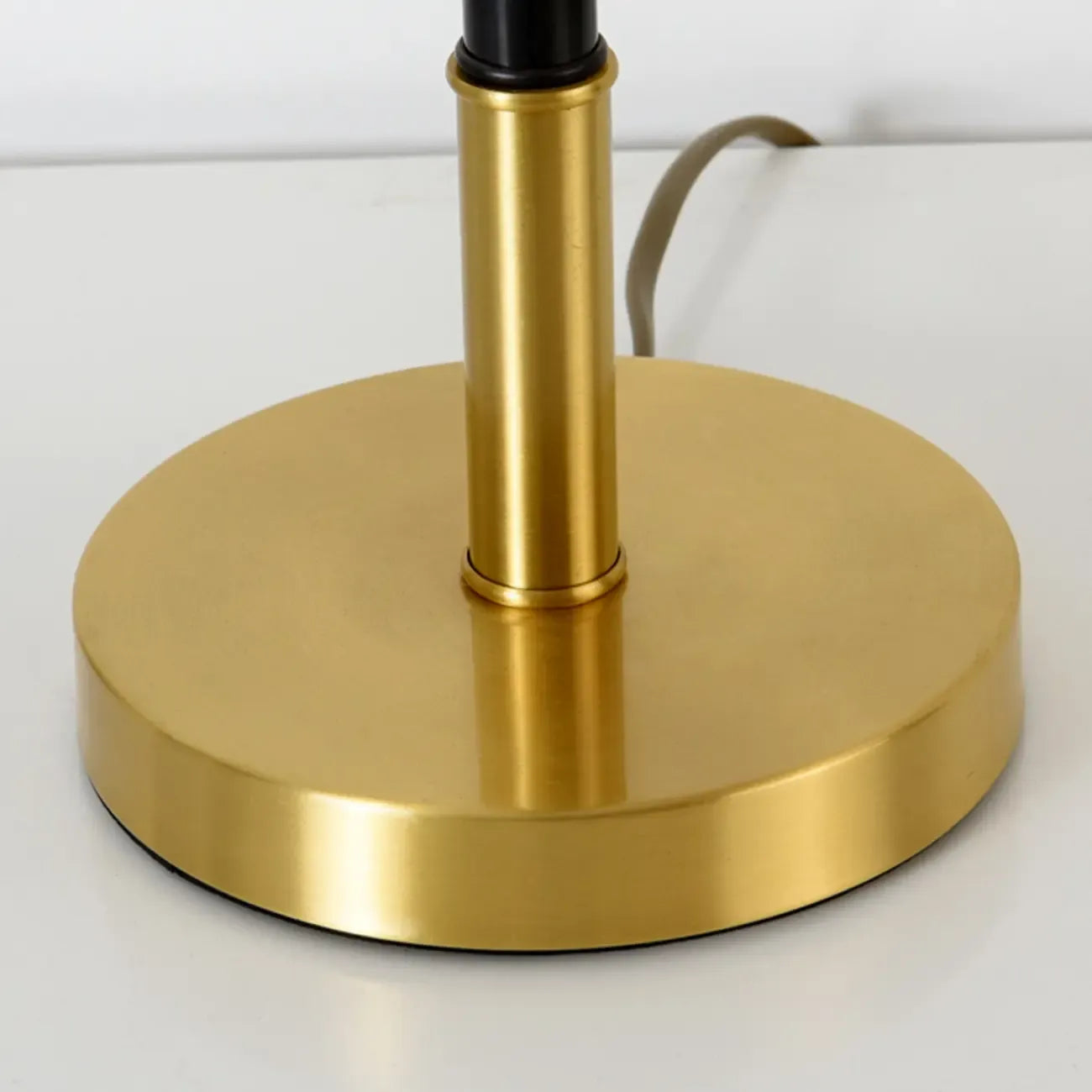Lampe de table géométrique moderne dorée pour salon