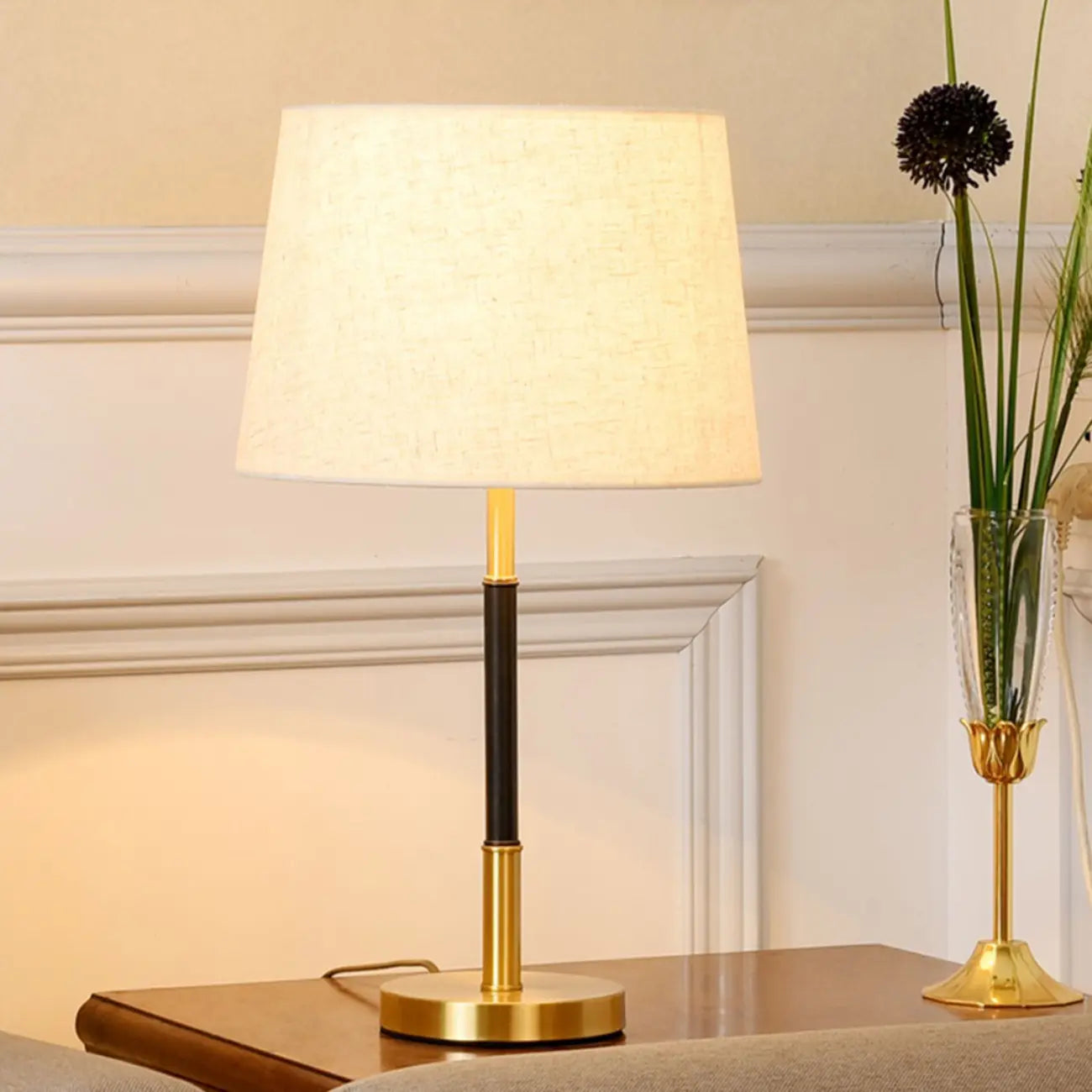 Lampe de table géométrique moderne dorée pour salon