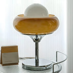 Lampe de table simple en verre globe orange pour usage résidentiel