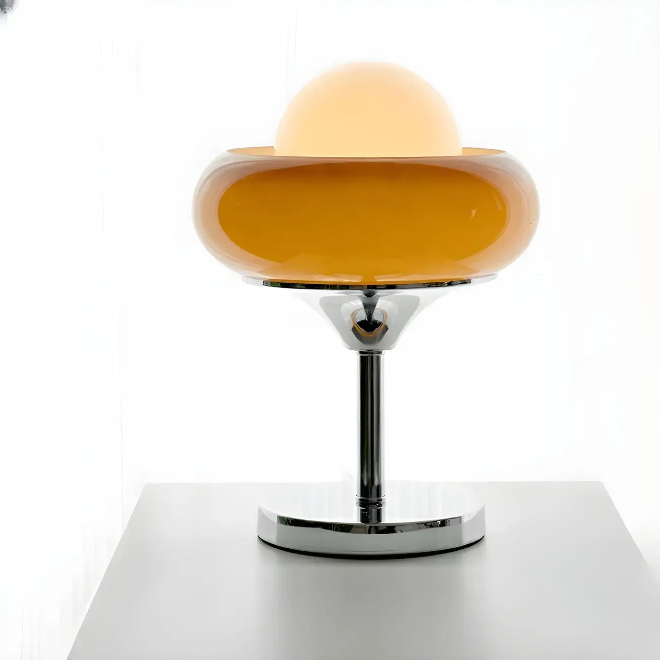 Lampe de table simple en verre globe orange pour usage résidentiel