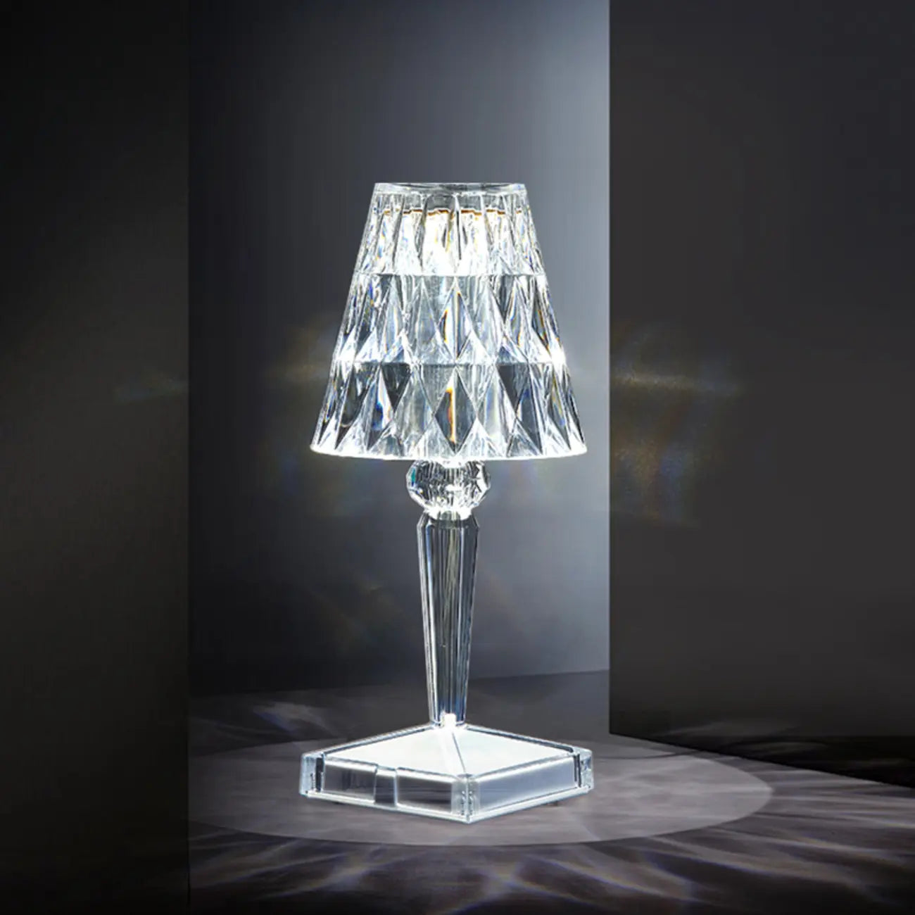 Lampe de table glamour rechargeable en acrylique pour chambre à coucher