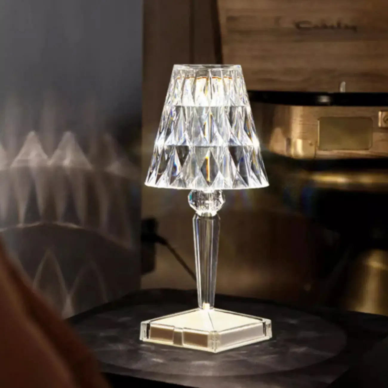 Lampe de table glamour rechargeable en acrylique pour chambre à coucher