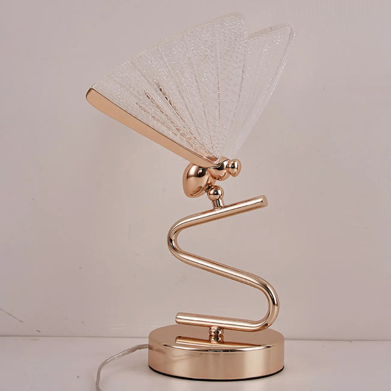 Lampe de table glamour en acrylique doré en forme de papillon