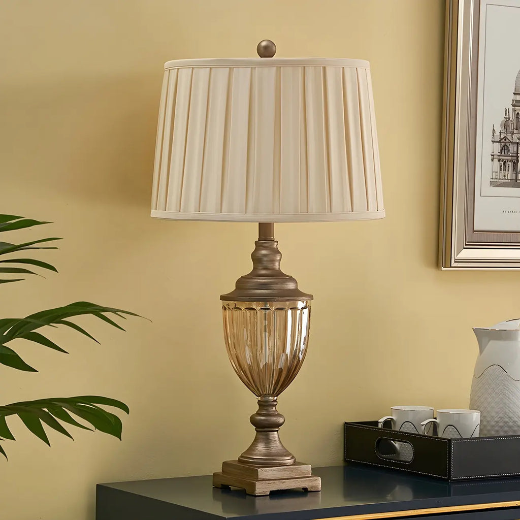 Lampe de table classique géométrique dorée pour usage résidentiel